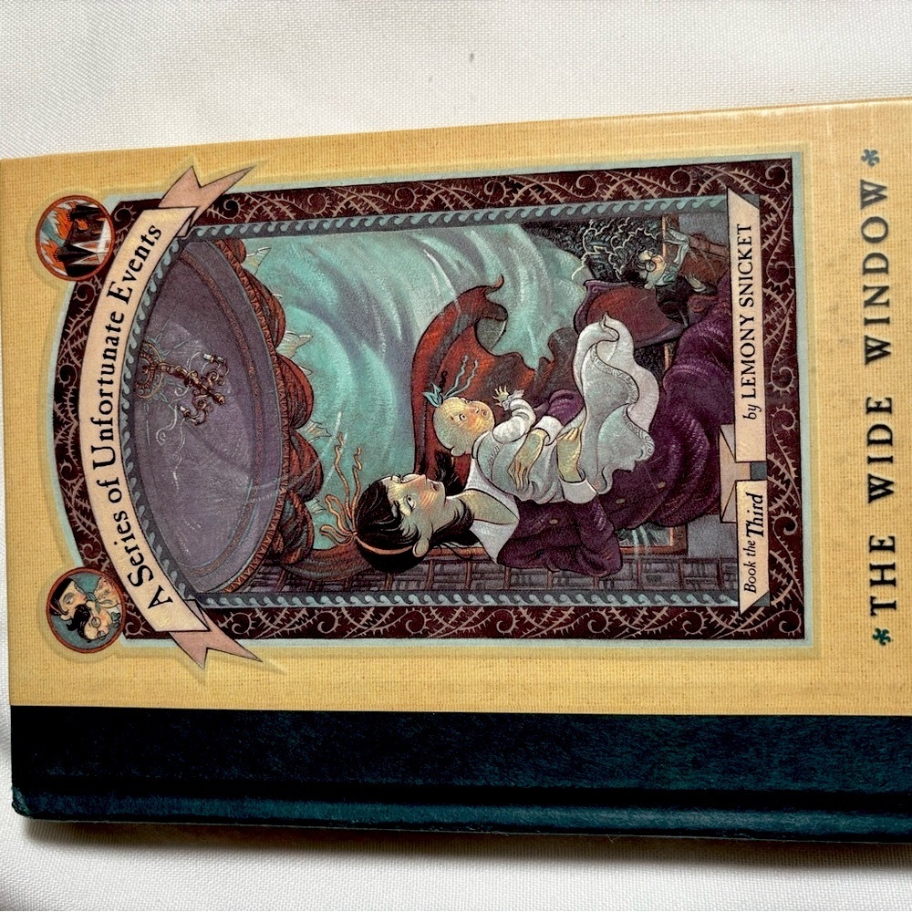 A Series Of Unfortunate Events The Wide Window Book by Lemony Snicket #3